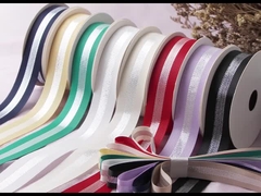 Χρυσή και ασημένια κρεμμύδια με κορδέλες και κορδέλες