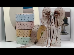 Κοκκινωπό δέντρο ρυτωμένη λαμπερή ζώνη διαμαντιών