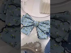 Μικρή μονομερή λουλουδική μίμηση της ταινίας από τζιν