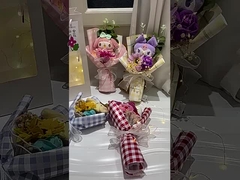 Δώρα για την Ημέρα του Αγίου Βαλεντίνου και το Φεστιβάλ του Μεσαίου Φθινοπώρου: κούκλες Kuromi, μπουκέτα τριαντάφυλλα, σαπούνι, λουλούδια, ηλιοφάνεια