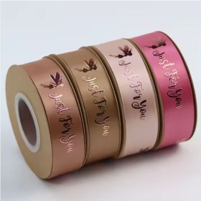 Καλή τιμή. Προσαρμοσμένο σατέν 3D όνομα εταιρείας λογότυπο Τυπωμένη λουλουδική κορδέλα για την διακόσμηση της Ημέρας του Αγίου Βαλεντίνου σε απευθείας σύνδεση