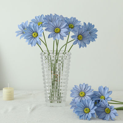 Αγορά Τρία κομμάτια πλαστικού μεταξωτού υφάσματος φτιαγμένα από καλοκαιρινό χρυζάνθεμα τεχνητά λουλούδια για διακόσμηση γάμου στο σπίτι, με μια υψηλής ποιότητας αίσθηση, είναι τελειωμένα πλαστικά λουλούδια. διαδικτυακή κατασκευή