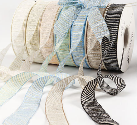 Καλή τιμή. Qixi Ημέρα του Αγίου Βαλεντίνου Χρυσή μετάξι Εποχή κορδέλα λουλούδια δέσμη σε πλεκτό υλικό ύφασμα σε απευθείας σύνδεση