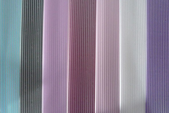 Καλή τιμή. Χάρτης συσκευασίας λουλουδιών από πλαστικό πλέγμα σε απευθείας σύνδεση