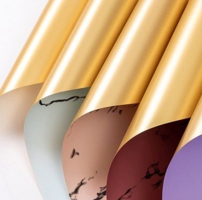 Καλή τιμή. Πιο δημοφιλείς λουλούδια με χρυσαφένιο μάρμαρο, χαρτί συσκευασίας, χαρτί περιτύλιξης λουλουδιών, υλικά λουλουδιών, δώρα και λουλουδική τέχνη σε απευθείας σύνδεση