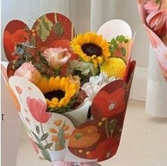 Καλή τιμή. Χάρτινα περιτυλίγματα λουλουδιών, χαρτί kraft για καλοκαιρινά λουλούδια σε απευθείας σύνδεση