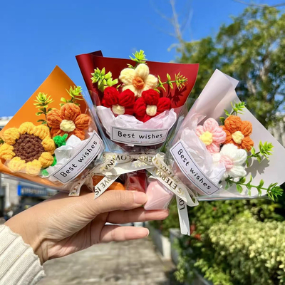 Καλή τιμή. A mini plush woolen artificial flower bouquet is ready as a gift for your girlfriend for Children's Day on June 1st Wholesale of products σε απευθείας σύνδεση