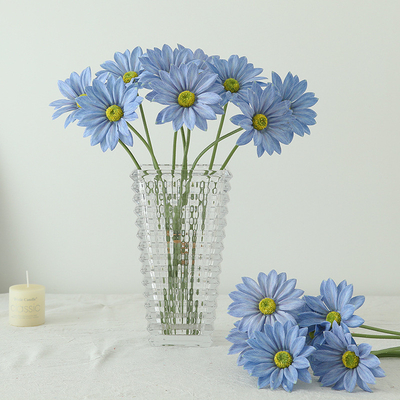 Καλή τιμή. Three pieces of faux silk fabric made of summer chrysanthemum artificial flowers for home wedding decoration, with a high-end feel, are finished faux flowers σε απευθείας σύνδεση
