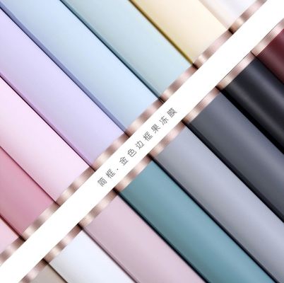 Καλή τιμή. Πλαστικό χαρτί ζελατίνας με χρυσό περίγραμμα κορεατικού στυλ για λουλούδια, ημιδιαφανές χαρτί περιτυλίγματος ανθοπωλείου, ανθεκτικό στη σκόνη σε απευθείας σύνδεση