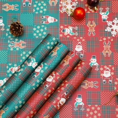 Καλή τιμή. Επισκευαστικό χαρτί για δώρα με τον Άγιο Βασίλη και τον χιονάνθρωπο σε ανθεκτικό χαρτί Kraft σε απευθείας σύνδεση