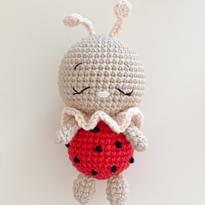Καλή τιμή. Χαριτωμένο μίνι βελονάκι Baby Ladybug Παιχνίδι μαλακό Amigurumi Bee Doll με ύφασμα από οργανικό βαμβάκι από PP βαμβακερό πλέγμα πλήρωσης σε απευθείας σύνδεση