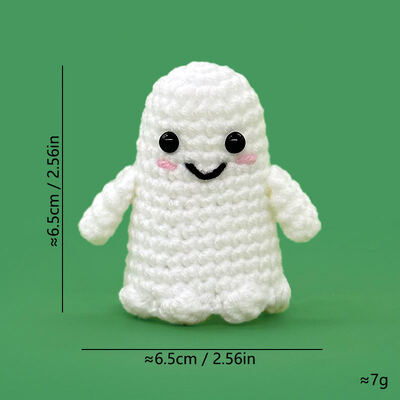 Καλή τιμή. Χονδρική OEM Custom Crochet Halloween Doll Ghost Handmade Knitted Positive Ghost Amigurumi με καπέλο μάγισσας & αστεία κάρτα μηνυμάτων σε απευθείας σύνδεση